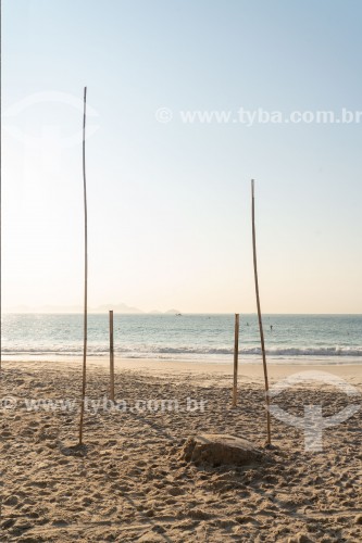 Mastros para pendurar bandeiras na Praia de Copacabana - Rio de Janeiro - Rio de Janeiro (RJ) - Brasil