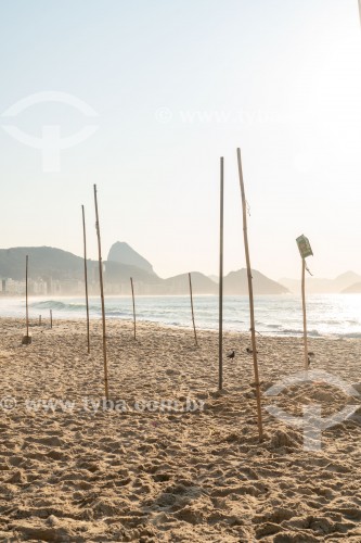 Mastros para pendurar bandeiras na Praia de Copacabana - Rio de Janeiro - Rio de Janeiro (RJ) - Brasil