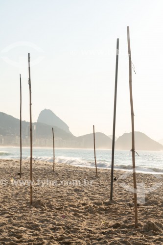 Mastros para pendurar bandeiras na Praia de Copacabana - Rio de Janeiro - Rio de Janeiro (RJ) - Brasil