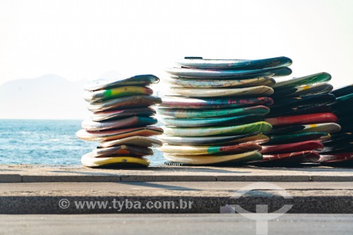 Pranchas de stand up paddle no Posto 6 da Praia de Copacabana - Rio de Janeiro - Rio de Janeiro (RJ) - Brasil