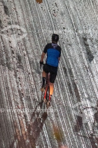 Ciclista na Rua Francisco Otaviano - Rio de Janeiro - Rio de Janeiro (RJ) - Brasil