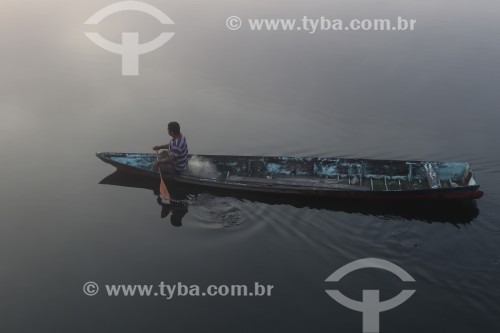 Canoa ao amanhecer na Comunidade do Jara - Parintins - Amazonas (AM) - Brasil