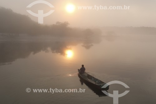 Canoa ao amanhecer na Comunidade do Jara - Parintins - Amazonas (AM) - Brasil