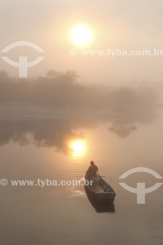 Canoa ao amanhecer na Comunidade do Jara - Parintins - Amazonas (AM) - Brasil