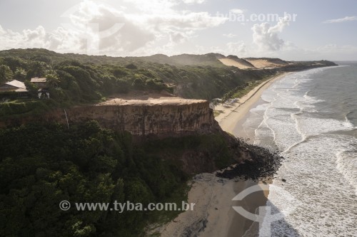 Foto feita com drone de falésia na Praia das Cacimbinhas - Tibau do Sul - Rio Grande do Norte (RN) - Brasil