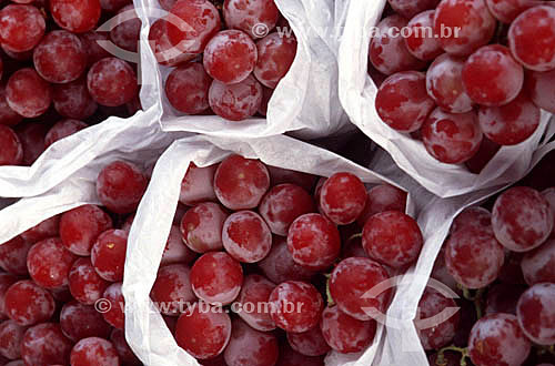  Red grapes packed in paper bags - West Zone - Rio de Janeiro city - Rio de Janeiro state - Brazil 