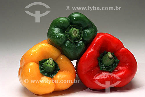  Peppers in three colors: green, yellow and red. 