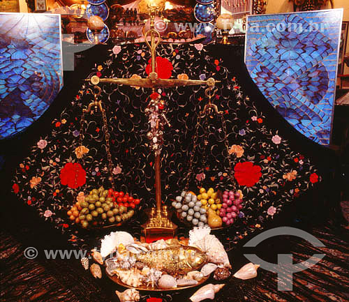  Allusive ornamental scenery to the religious offering using trays done with butterfly wing, cross, shell and fish  