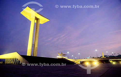  The Monument to the dead of World War II, built 1957-60, by night - Aterro do Flamengo - Center of Rio de Janeiro city - Rio de Janeiro state - Brazil 