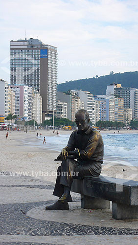  Statue of Carlos Drummond de Andrade at Copacabana beach (by Lao Santana - 2002) - bases on picture of photographer Rogerio Reis - Rio de Janeiro city - Rio de Janeiro state - Brazil 