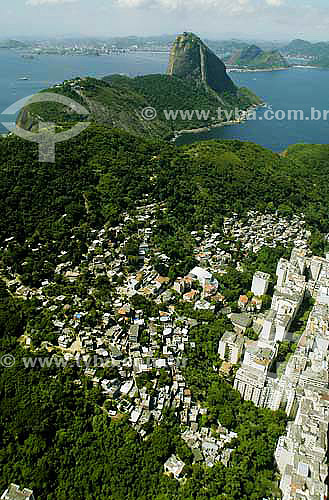  Aerial view of Leme neighborhood, Chapeu Mangueira slum and Sugar Loaf Mountain - Rio de Janeiro city - Rio de Janeiro state - Brazil - April 2006 