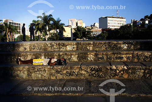  Beggar sleeping at stairs - Lapa neighbourhood - Rio de Janeiro city center - Rio de Janeiro state - Brazil 