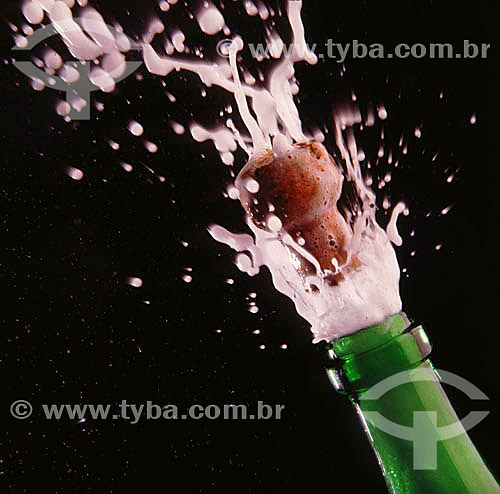  Drink - Champagne blowing up 