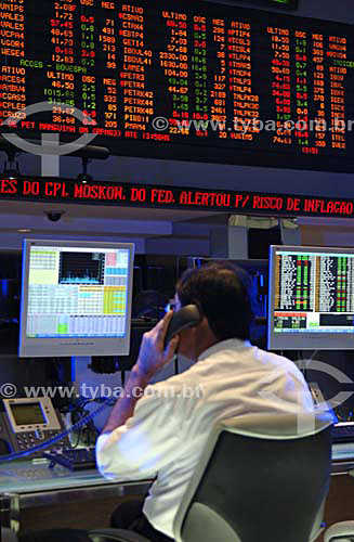  BOVESPA (Brazilian Stock Exchange in Sao Paulo) - Investment table  showing trader at work on the floor - Sao Paulo city - Sao Paulo state - Brazil - November 2006 