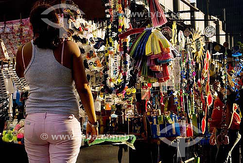  Woman shopping at street market - Carioca Square - Rio de Janeiro city center - Rio de Janeiro state - Brazil 