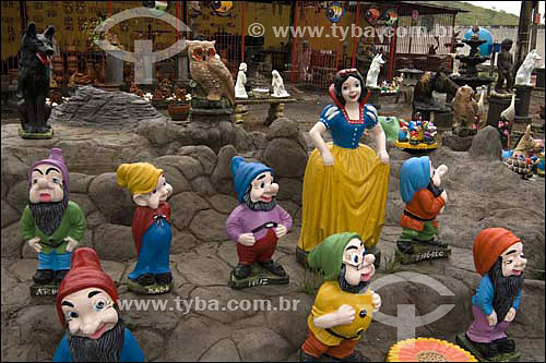 statuette business - snow white and the seven dwarfs - Itaboraí city - Rio de Janeiro state - Brazil - january, 2007  