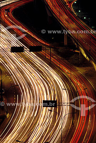  Visual effect: car lights at the Linha Vermelha Expressway - Rio de Janeiro city - Rio de Janeiro state - Brazil 