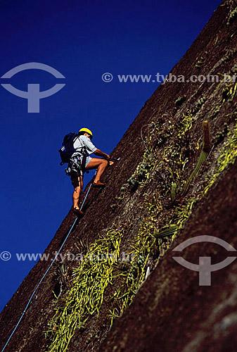  Iwao, rock climber on Morro da Babilonia (Babylonia Mountain) - Rio de Janeiro city - Rio de Janeiro state - Brazil  