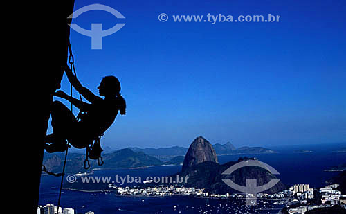 Climbing at Dona Marta Viewpoint and Sugar Loaf Mountain in the background - Rio de Janeiro city - Rio de Janeiro state - Brazil  *Commonly called Sugar Loaf Mountain, the entire rock formation also includes Urca Mountain and Sugar Loaf itself (the  