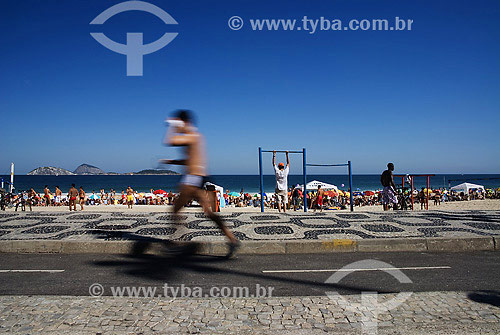  Man running at bicycle pathway - Leisure at Ipanema neighbourhood beach - Rio de Janeiro city - Rio de Janeiro state - Brazil 