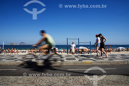  Cyclist at bicycle pathway - Leisure at Ipanema neighbourhood beach - Rio de Janeiro city - Rio de Janeiro state - Brazil 