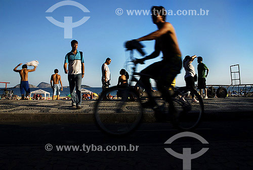  Cyclist at bicycle pathway - Leisure at Ipanema neighbourhood beach - Rio de Janeiro city - Rio de Janeiro state - Brazil 