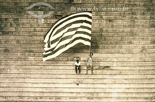  Subject: Botafogo fans in the bleachers of Journalist Mario Filho Stadium - also known as Maracana / Place: Maracana neighborhood - Rio de Janeiro city - Rio de Janeiro state (RJ) - Brazil / Date: Década de 90 