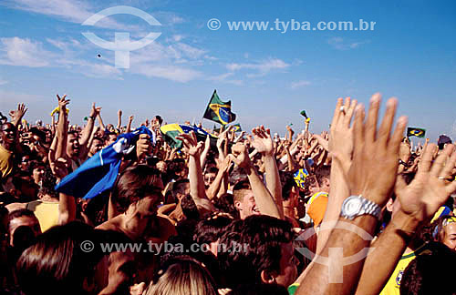  Brazilian soccer fans celebrating victory against Germany at Copacabana neigborhood during the end match of the World Cup 2002 - Rio de Janeiro city - Rio de Janeiro state - Brazil - 30-06-2002 