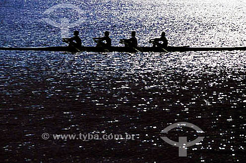  Silhouette of people rowing in Lagoa Rodrigo de Freitas Lagoon* - Rio de Janeiro city - Rio de Janeiro state - Brazil  * Its a National Historic Site since 06-19-2000. 