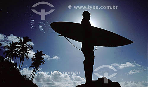  Silhouette of surfer holding his board - Praia do Boldro Beach - Fernando de Noronha city - Pernambuco state - Brazil 