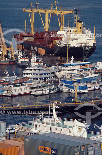  Cargo ship and typical Amazonian boats on the floating pier of the Manaus harbor - AM - Brazil - Manaus city - Amazonas state - Brazil 