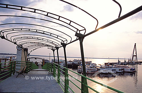  The harbor of Manaus city* with boats in the background - Amazonas state - Brazil - october/2003  *The architectural joint of the harbor is a National Historic Landmark since 14-10-1987. 