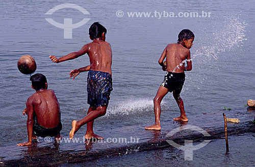  Children playing with ball on the river - Sao Raimundo do Jaraua village - Amazonas state - Brazil 