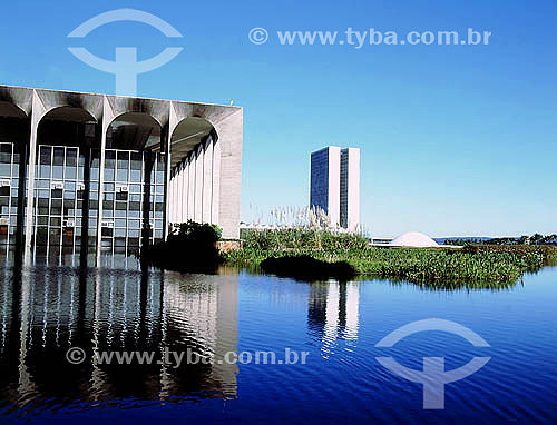  The Federal Supreme Court Building with National Congress in the background - Brasilia city* - Federal District - Brazil  *The city of Brasilia is World Patrimony for UNESCO since 12-11-1987. 
