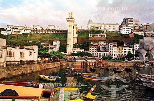  View of the historical center of  Salvador with boats in the foreground, the Elevador Lacerda (Lacerda Elevator) in the background and the sculpture by Mario Cravo Júnior, 