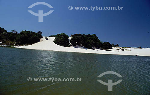  Lagoa de Abaeté (Abaete Lagoon), a black freshwater lagoon - Salvador city - Bahia state - Brazil 