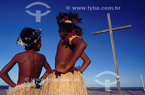  Subject: Two Pataxos Indian boys in front of the Cross in Coroa Vermelha (Red Crown), where was celebrated the first Mass in Brazil  / Place: Santa Cruz de Cabralia city - Bahia state (BA) - Brazil / Date: 2000 