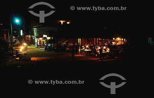  Young people at a bar in Morro de São Paulo by night - Bahia state - Brazil  - Cairu city - Bahia state (BA) - Brazil