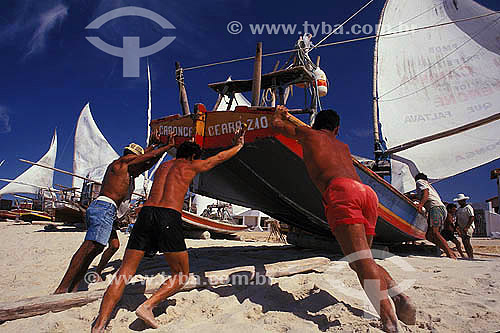  Subject: Fishermen pushing raft in Caponga Beach / Place: Cascavel city - Ceara state (CE) - Brazil / Date: 10/2006 