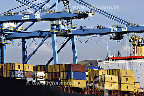  Vitoria city harbour - Ship with containers - Espirito Santo state - Brazil - June 2007 