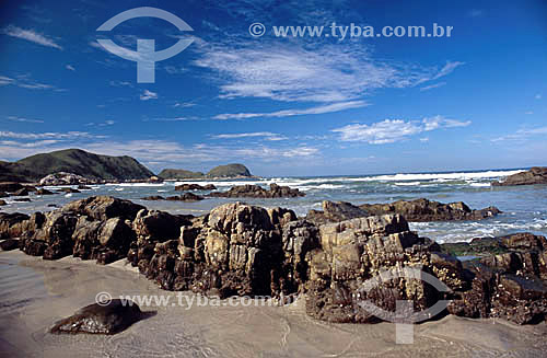  Beach with rocks in the sands - Ilha do Mel Island* - Parana state - Brazil  * The area of the Atlantic Forest, from Jureia Mountain Range in Iguape (Sao Paulo state) to the Ilha do Mel Island (Honey Island) in Paranagua (Parana state), is a Natural 