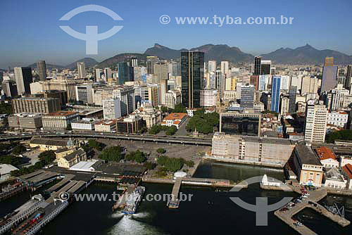  Aerial view of Rio de Janeiro city downtown, showing the ferries to Niteroi, Paquetá, and Ilha do Governador in the foreground.  In the background:  the Praça XV de Novembro (XV Square),  the  Perimetral  Avenue and the Paço Imperial (*) - Rio de Ja 