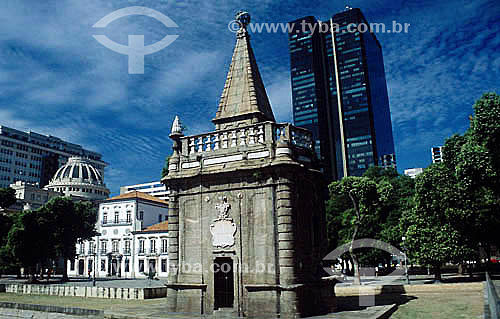  Subject: Fountain of Mestre Valentim - Also known as Fountain of the Pyramid with building of Candido Mendes Centre in the background / Place: Rio de Janeiro city - Rio de Janeiro state (RJ) - Brazil / Date: 05/2007 