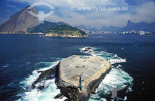  Laje Fortress in the Guanabara Bay entrance with Sugar Loaf Mountain (*) in the background - Rio de Janeiro city - Rio de Janeiro state - Brazil   (*)Commonly called Sugar Loaf Mountain, the entire rock formation also includes Urca Mountain and Suga 