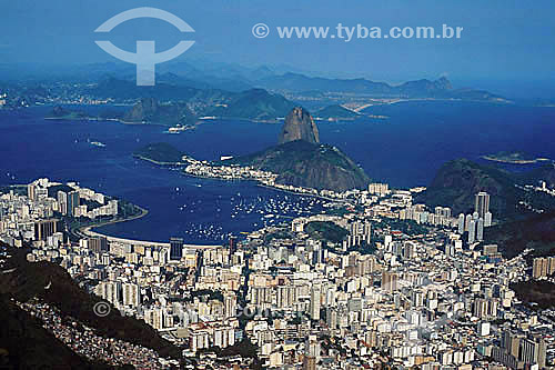  Aerial view of Botafogo cove in the foreground the Sugar Loaf Mountain (*) with the Urca neighborhood below it, the entrance of Guanabara bay and Niteroi city in the background - Rio de Janeiro city  - Rio de Janeiro state - Brazil  *Commonly called 