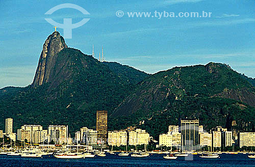  The Cristo Redentor (Christ the Redeemer) on Corcovado Mountain as seen from the Urca district with boats on Guanabara Bay and buildings along Botafogo Beach in the foreground - Rio de Janeiro city - Rio de Janeiro state - Brazil 