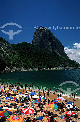  Praia Vermelha (Red Beach) in the neighborhood of Urca, with Sugar Loaf Mountain* in the background - Rio de Janeiro city - Rio de Janeiro state - Brazil  * Commonly called Sugar Loaf Mountain, the entire rock formation also includes Urca Mountain a 