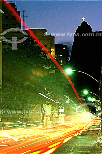  Stop-motion effect of the lights of cars as they drive along Rua Sao Clemente in the Botafogo district, with Cristo Rendentor (Christ the Redeemer) in the upper right at twilight - Rio de Janeiro city - Rio de Janeiro state - Brazil 