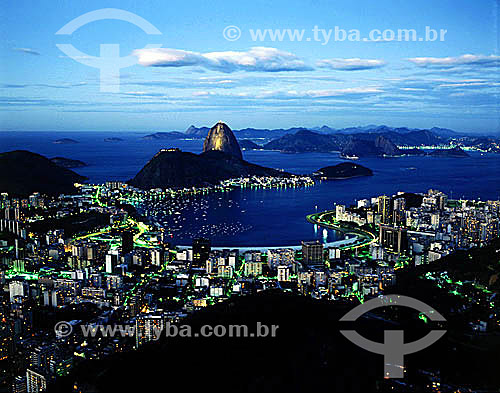  Panoramic view of Sugar Loaf Mountain* at early twilight with the city lights of Botafogo Cove in the foreground and the city of Niteroi in the background - Rio de Janeiro city - Rio de Janeiro state - Brazil  *Commonly called Sugar Loaf Mountain, t 