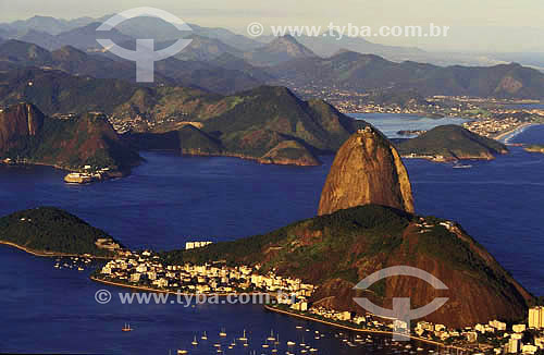  The neighborhood of Urca at the foot of Sugar Loaf Mountain* with the entrance to Guanabara Bay and the city of Niteroi in the background - Rio de Janeiro city - Rio de Janeiro state - Brazil  * Commonly called Sugar Loaf Mountain, the entire rock f 